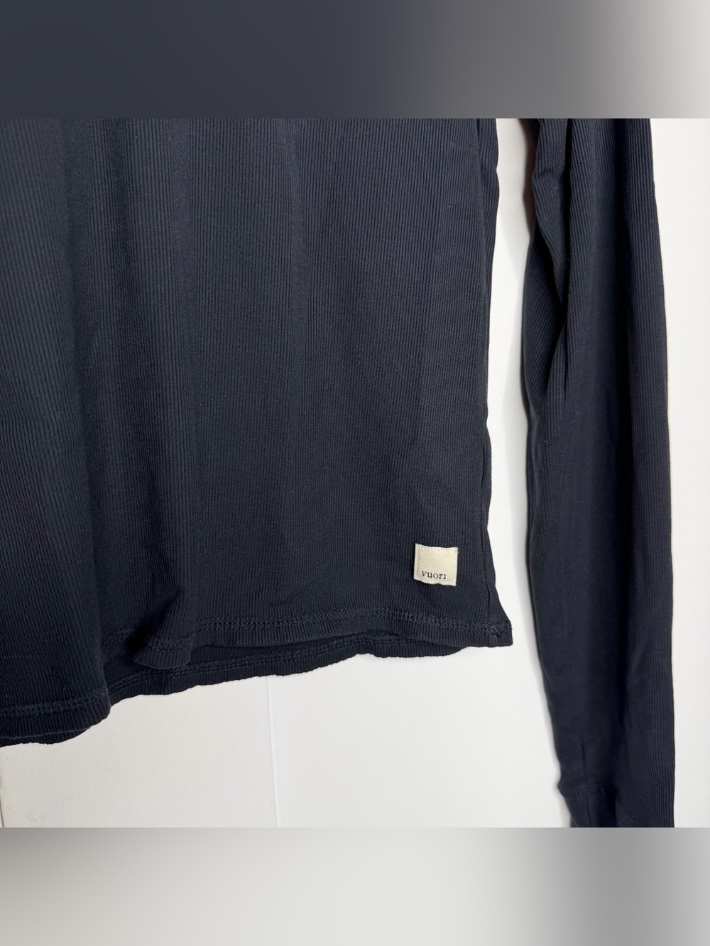 Vuori Long Sleeve Lux Crew Tee large black Athleisure athletic lightweight gym - Picture 4 of 7